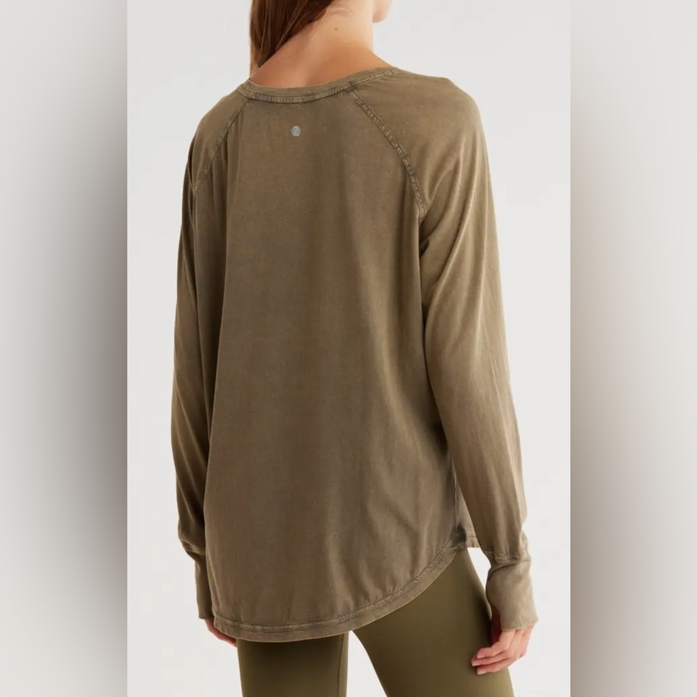 NEW [Zella] Relaxed Washed 2.0 Long Sleeve Athletic Slub Tee Olive Women’s Small - Picture 3 of 11